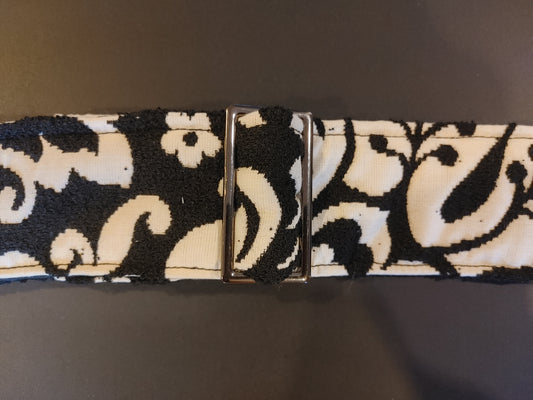 (New) 32" - 52" Black & White